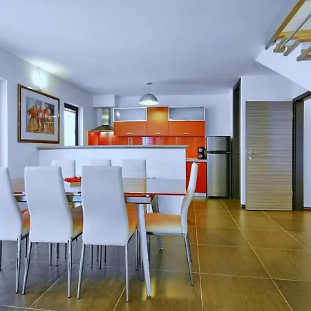 Mihelici I Villa *